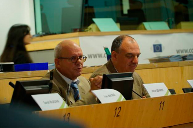 Municipios en Transición se presenta en el Día Europeo de las Comunidades Sostenibles: Peter Schmidt y Andrew Cooper dan la bienvenida.