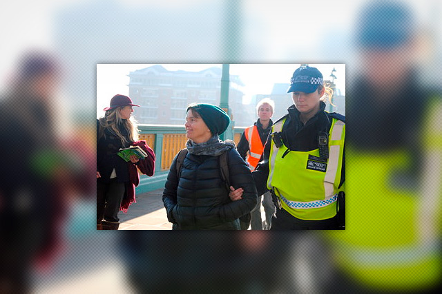 Una de las personas arrestadas en la acciones de Extinction Rebellion (Emma, de Totnes). Foto: Kay Michael.